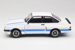 Ford Escort Mk2 RS 2000 X-Pack Diamond Blanc & Bleu Stripe MCG 1:18 MCG18350 Métal — image 3 sur 6