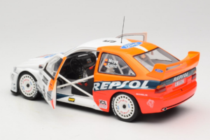 Ford Escort RS Cosworth Repsol #5 C. Sainz / L. Moya RAC Rally 1997 UT Models 1:18 39750 Métal — image 5 sur 8
