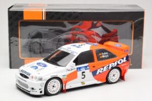 Ford Escort WRC #5 C. Sainz / L. Moya Winner Acropolis Rally 1997 IXO 1:18 18RMC172A Métal — image 6 sur 6