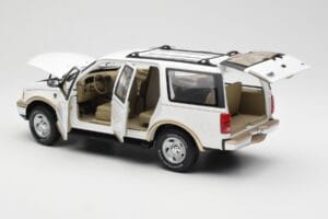 Ford Expedition Eddie Bauer Blanc UT Models 1:18 22712 Métal — image 5 sur 8