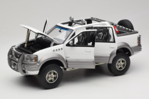 Ford Expedition Himalaya White AUTOart 1:18 72781 Métal — image 2 sur 8