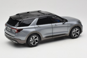 Ford Explorer Gris OEM 1:18 FORD2020 Métal — image 3 sur 8