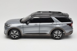 Ford Explorer Gris OEM 1:18 FORD2020 Métal — image 4 sur 8