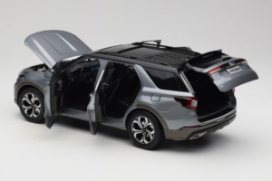 Ford Explorer Gris OEM 1:18 FORD2020 Métal — image 5 sur 8
