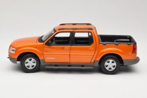 Ford Explorer Sport Trac Orange Maisto 1:18 536891G Métal — image 4 sur 8