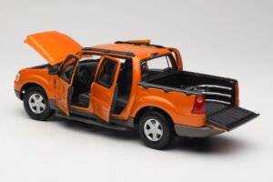 Ford Explorer Sport Trac Orange Maisto 1:18 536891G Métal — image 5 sur 8