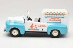 Ford F-1 Howard Johnson's Ice Cream Road Signature 1:18 92229 Métal — image 3 sur 6