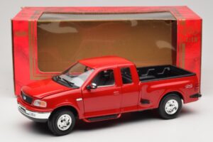 Ford F-150 Flareside SuperCab Rouge Mira 1:18 6217 Métal — image 8 sur 8