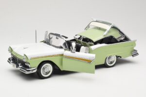 Ford Fairlane Skyliner Vert & Blanc Sun Star 1:18 FORD003 Métal — image 2 sur 9
