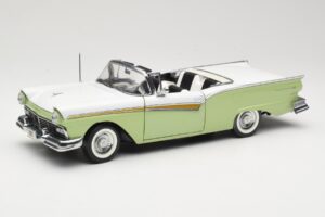 Ford Fairlane Skyliner Vert & Blanc Sun Star 1:18 FORD003 Métal