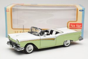 Ford Fairlane Skyliner Vert & Blanc Sun Star 1:18 FORD003 Métal — image 9 sur 9