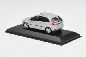 Ford Fiesta Mk5 2-Door Argent Minichamps 1:43 FIESTA003 Métal — image 3 sur 4