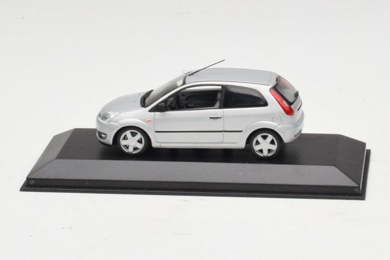 Ford Fiesta Mk5 2-Door Argent Minichamps 1:43 FIESTA003 Métal