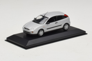 Ford Focus Mk1 3-Door Argent Minichamps 1:43 FOCUS005 Métal — image 2 sur 5