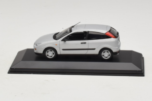 Ford Focus Mk1 3-Door Argent Minichamps 1:43 FOCUS005 Métal