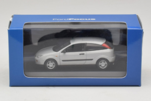 Ford Focus Mk1 3-Door Argent Minichamps 1:43 FOCUS005 Métal — image 5 sur 5
