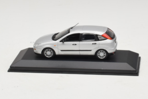 Ford Focus Mk1 Argent Minichamps 1:43 FOCUS006 Métal