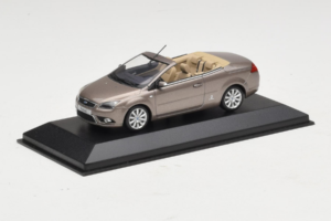 Ford Focus Mk2 CC Gris Minichamps 1:43 FORD005 Métal — image 2 sur 4
