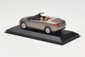 Ford Focus Mk2 CC Gris Minichamps 1:43 FORD005 Métal — image 3 sur 4