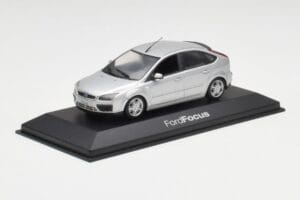 Ford Focus Mk2 Moondust Argent Minichamps 1:43 FOCUS002 Métal — image 2 sur 4