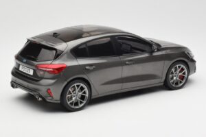 Ford Focus ST Mk4 Gris MCG 1:18 MCG18454 Métal — image 2 sur 6
