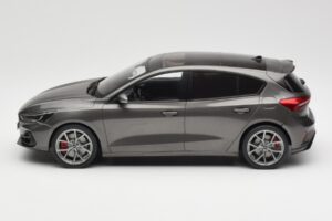 Ford Focus ST Mk4 Gris MCG 1:18 MCG18454 Métal — image 3 sur 6