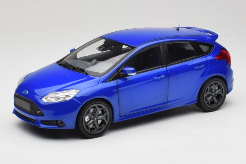Ford Focus ST Mk2 Blue Metallic Minichamps 1:18 110082001 Métal
