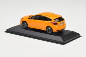 Ford Focus ST Mk3 Tangerine Scream Minichamps 1:43 FOCUS001 Métal — image 3 sur 4