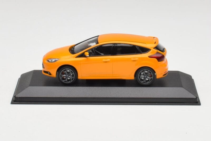 Ford Focus ST Mk3 Tangerine Scream Minichamps 1:43 FOCUS001 Métal
