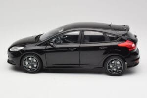 Ford Focus ST Mk2 Panther Black Metallic Minichamps 1:18 110082000 Métal — image 4 sur 8