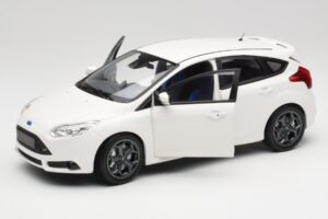 Ford Focus ST Mk2 Blanc Minichamps 1:18 110082004 Métal — image 2 sur 8