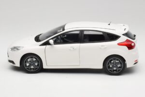 Ford Focus ST Mk2 Blanc Minichamps 1:18 110082004 Métal — image 4 sur 8