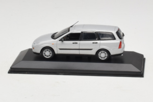 Ford Focus Mk1 Turnier Argent Minichamps 1:43 FOCUS004 Métal