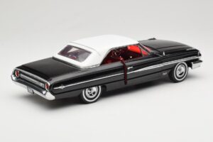 Ford Galaxie 500 Noir Sun Star 1:18 1442 Métal — image 3 sur 8