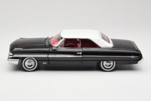 Ford Galaxie 500 Noir Sun Star 1:18 1442 Métal — image 4 sur 8