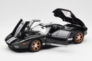 Ford GT Noir Avec Bandes Blanches AUTOart 1:18 73023 Métal — image 2 sur 8
