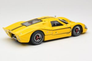 Ford GT40 Mk IV Jaune 1967 Shelby Collectibles 1:18 31414S Métal — image 3 sur 8