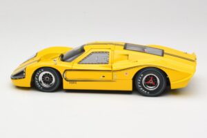 Ford GT40 Mk IV Jaune 1967 Shelby Collectibles 1:18 31414S Métal — image 4 sur 8