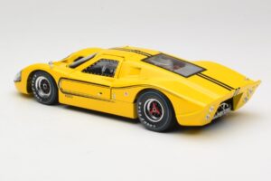 Ford GT40 Mk IV Jaune 1967 Shelby Collectibles 1:18 31414S Métal — image 7 sur 8