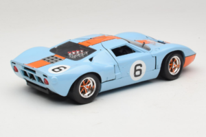 Ford GT40 Gulf #6 J. Ickx / J. Oliver 24 Hours of Le Mans 1969 Eagles Race 1:18 300600 Métal — image 3 sur 8