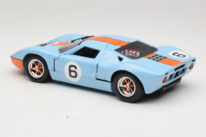 Ford GT40 Gulf #6 J. Ickx / J. Oliver 24 Hours of Le Mans 1969 Eagles Race 1:18 300600 Métal — image 7 sur 8