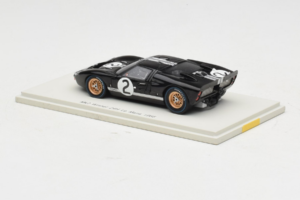Ford GT40 Mk II #2 B. McLaren / C. Amon Shelby American Winner 24 Hours of Le Mans 1966 Spark 1:43 43LM66-O1 Résine — image 3 sur 4