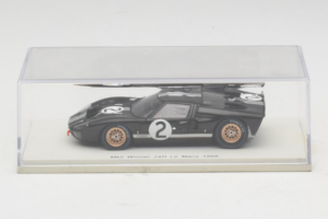 Ford GT40 Mk II #2 B. McLaren / C. Amon Shelby American Winner 24 Hours of Le Mans 1966 Spark 1:43 43LM66-O1 Résine — image 4 sur 4
