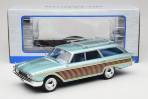 Ford Country Squire Bleu MCG 1:18 MCG18049 Métal — image 6 sur 6