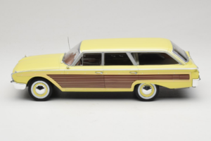 Ford Country Squire Jaune MCG 1:18 MCG18048 Métal — image 3 sur 6