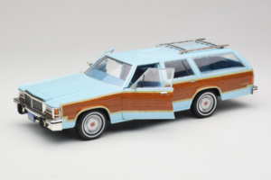 Ford LTD Country Squire Charlie's Angels Movie GreenLight 1:18 19066 Métal — image 2 sur 8