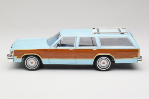 Ford LTD Country Squire Charlie's Angels Movie GreenLight 1:18 19066 Métal — image 4 sur 8