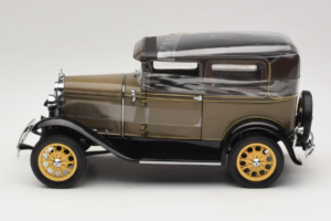Ford Model A Tudor Chicle Drab Motor City 1:18 41003 Métal — image 3 sur 6