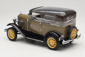 Ford Model A Tudor Chicle Drab Motor City 1:18 41003 Métal — image 5 sur 6