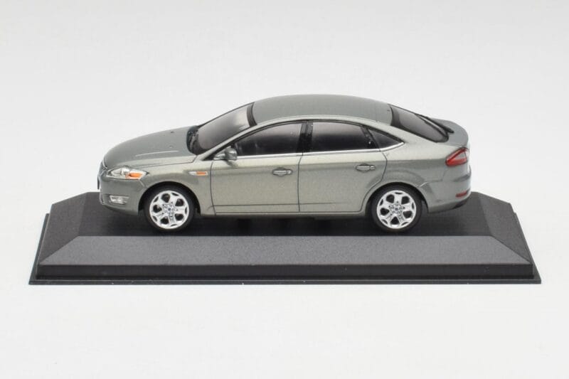 Ford Mondeo Mk3 Berline Gris Metallic Minichamps 1:43 IND403086003 Métal